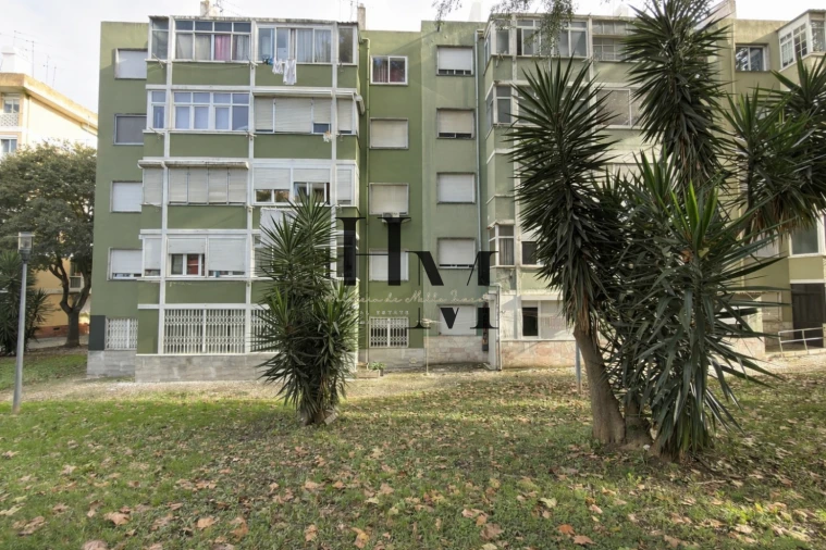 Apartamento T2 para Venda em Benfica Foto 17