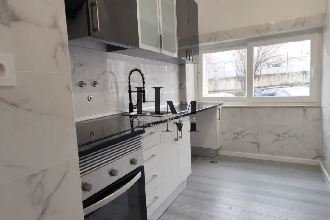 Apartamento T2 para Venda em Benfica Foto 2