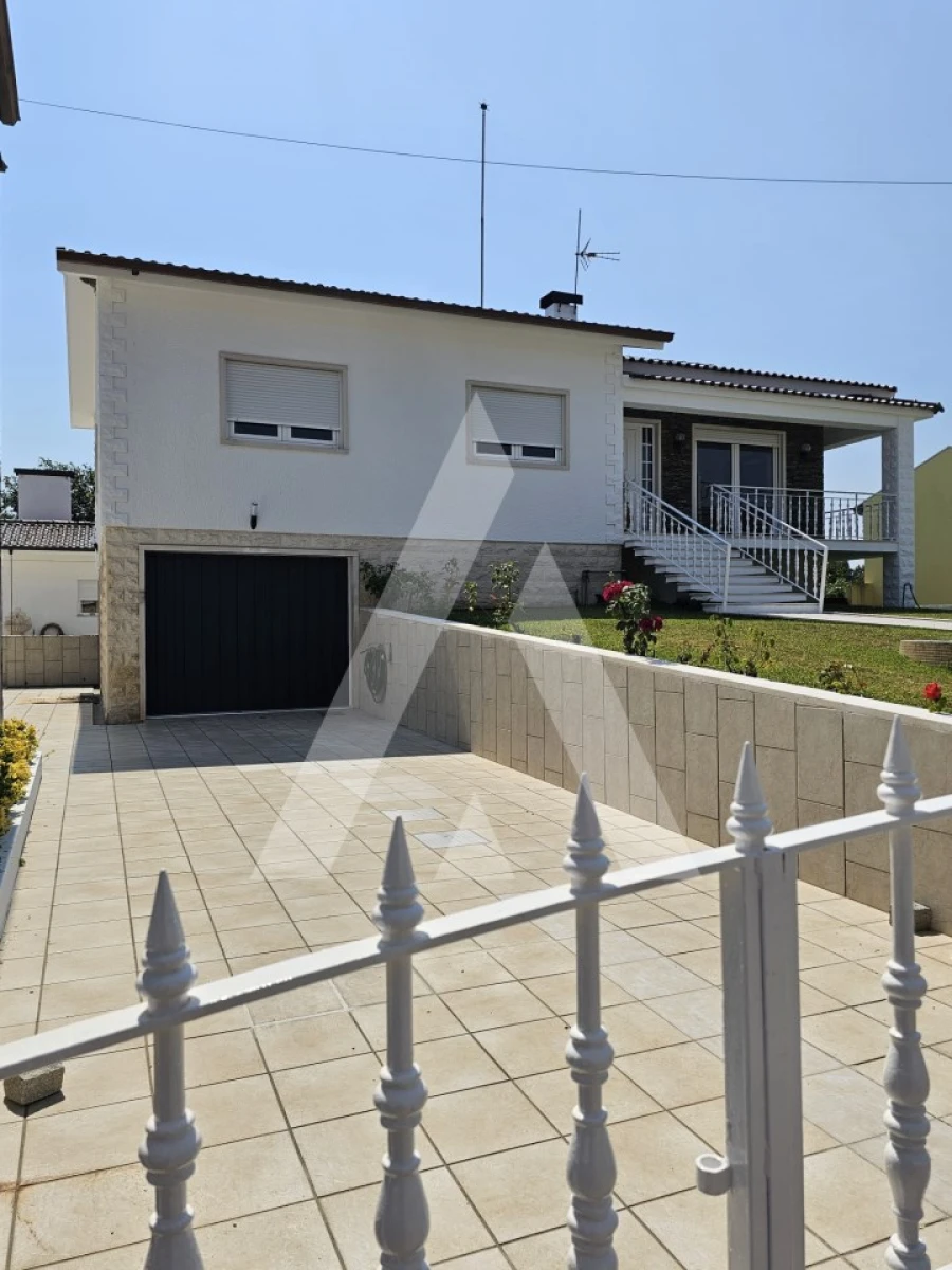 Moradia T4 para Arrendamento em Requeixo, Nossa Senhora de Fátima e Nariz Foto 2