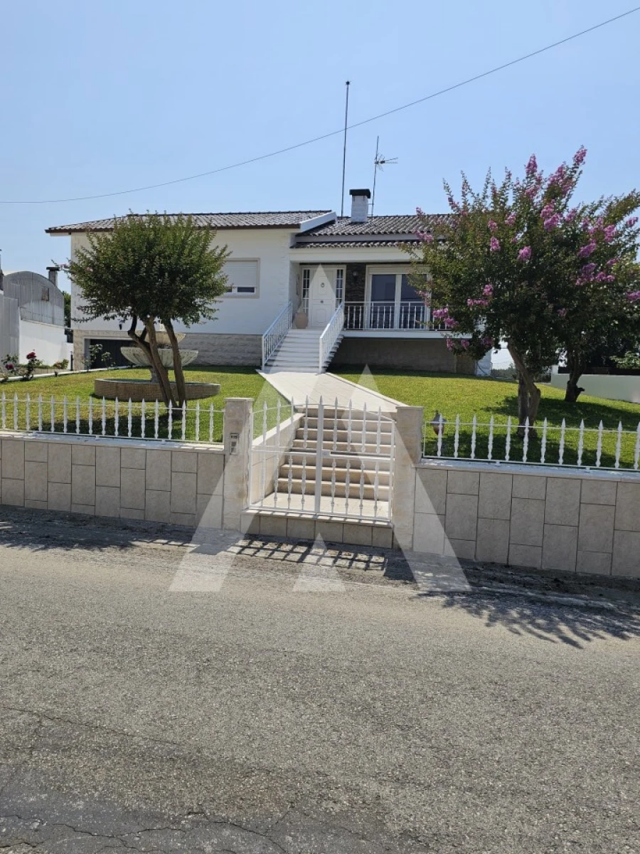 Moradia T4 para Arrendamento em Requeixo, Nossa Senhora de Fátima e Nariz Foto 5