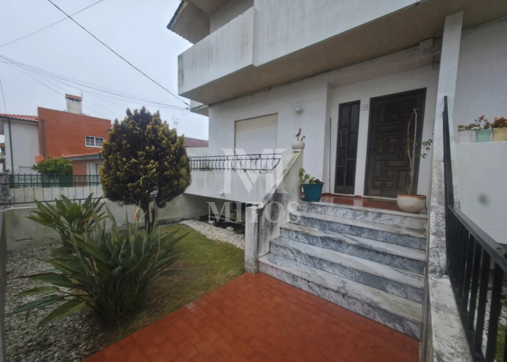 Moradia T4 para Venda em Darque Foto 1