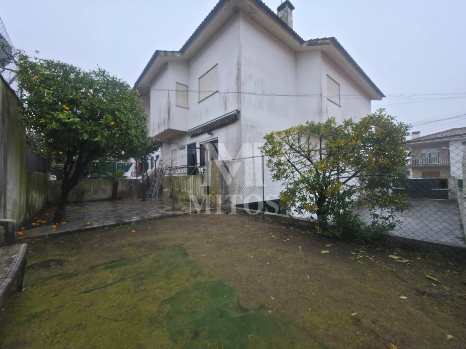 Moradia T4 para Venda em Darque Foto 7