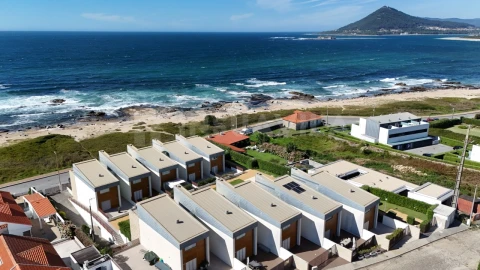 Moradia T4 para Venda em Moledo e Cristelo