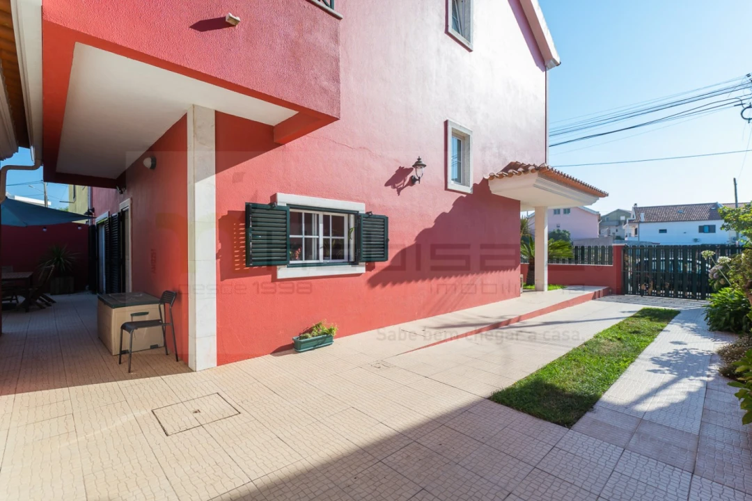 Moradia T4 para Venda em Pontinha e Famões Foto 45