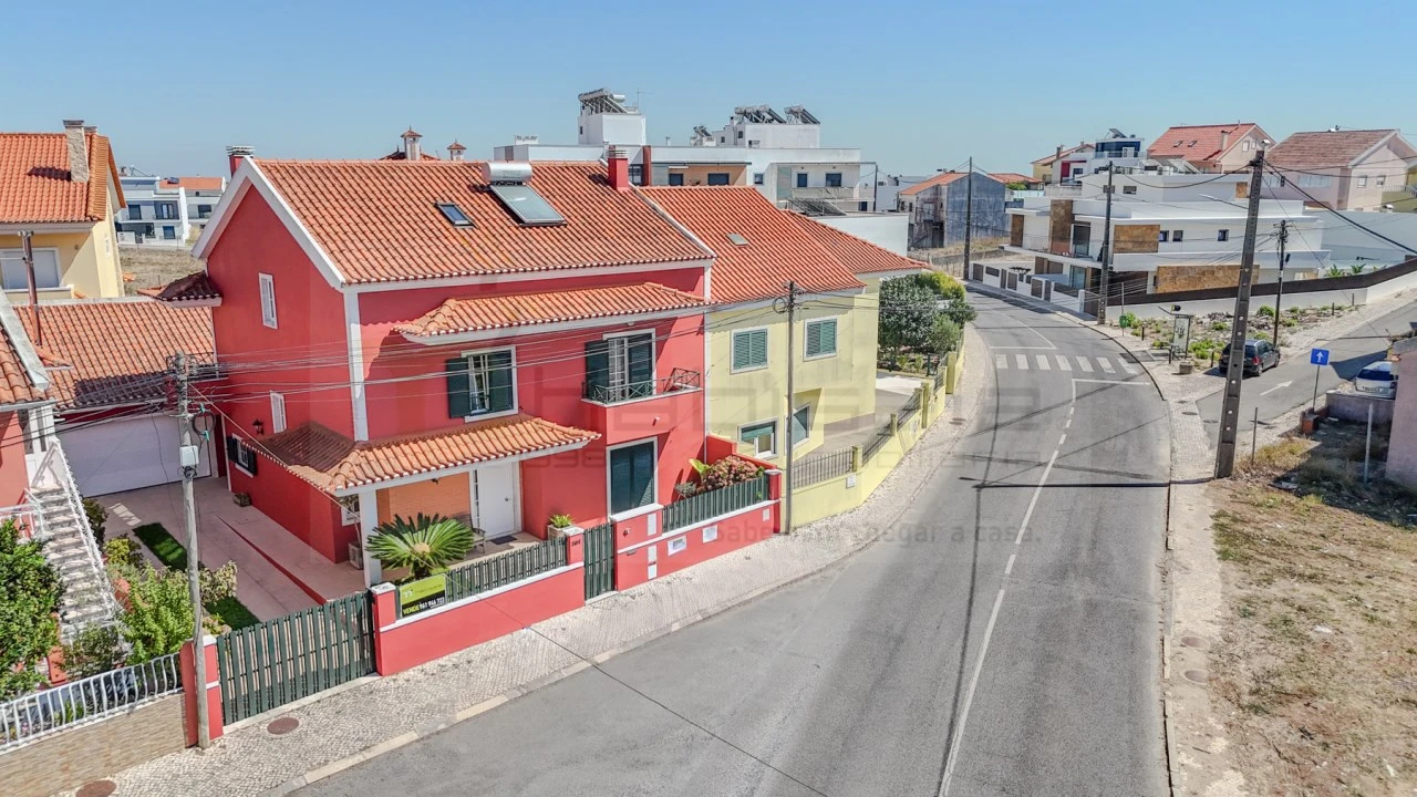 Moradia T4 para Venda em Ramada e Caneças Foto 4