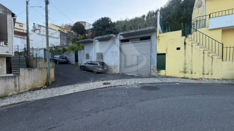 Armazém para Venda em Camarate, Unhos e Apelação