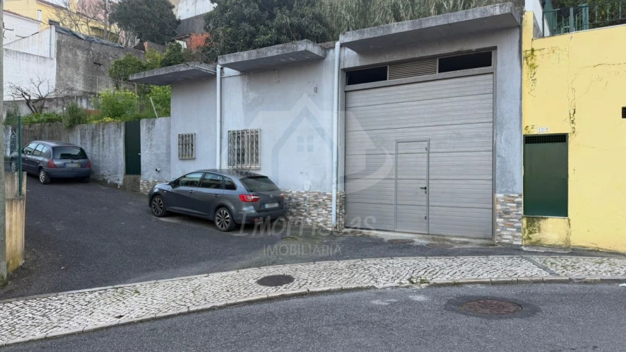 Armazém para Venda em Camarate, Unhos e Apelação