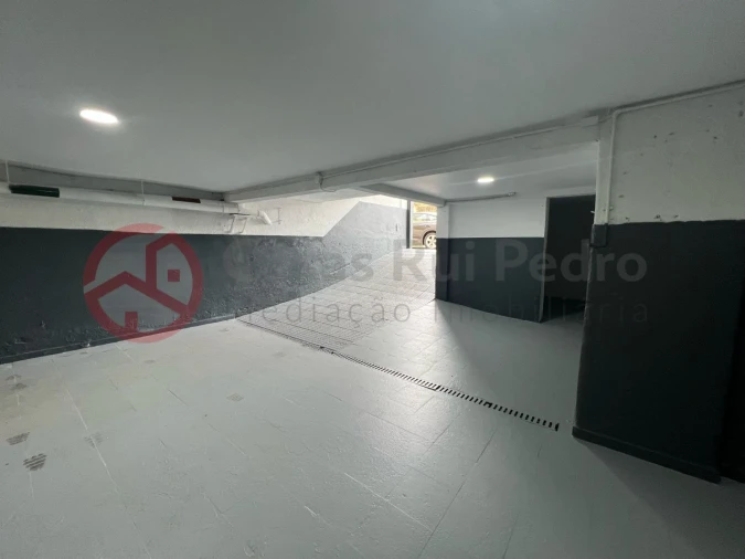 Garagem para Venda em Almada, Cova da Piedade, Pragal e Cacilhas Foto 3