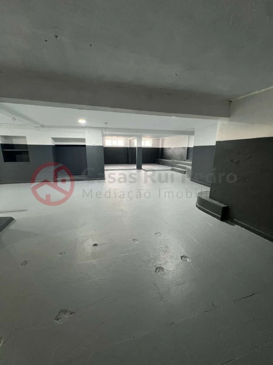 Garagem para Venda em Almada, Cova da Piedade, Pragal e Cacilhas Foto 5