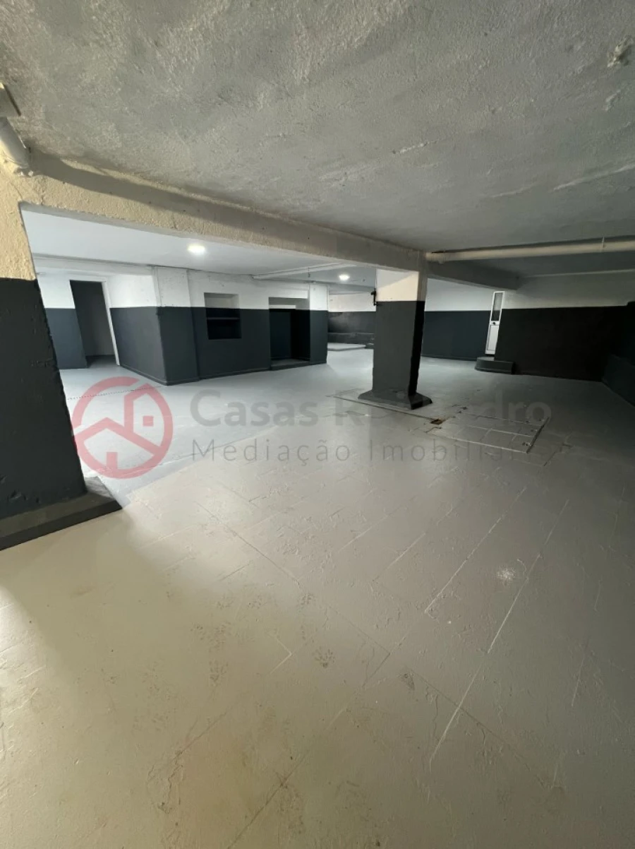 Garagem para Venda em Almada, Cova da Piedade, Pragal e Cacilhas Foto 13