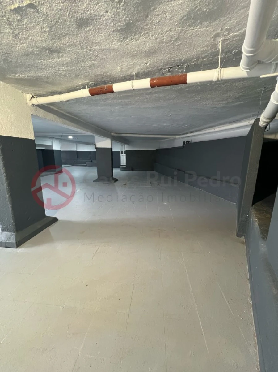Garagem para Venda em Almada, Cova da Piedade, Pragal e Cacilhas Foto 14