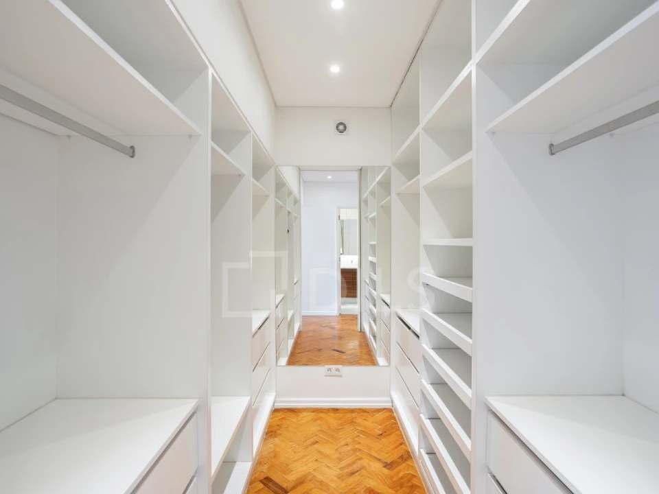 Apartamento T4 para Arrendamento em Avenidas Novas Foto 13