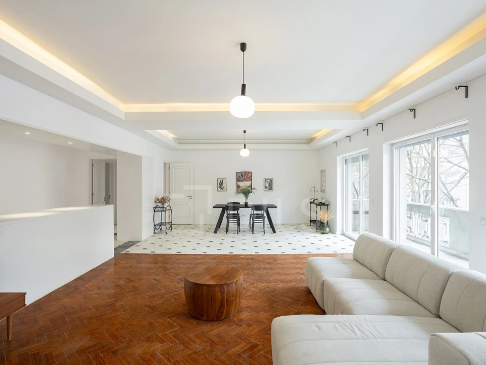 Apartamento T4 para Arrendamento em Avenidas Novas Foto 1