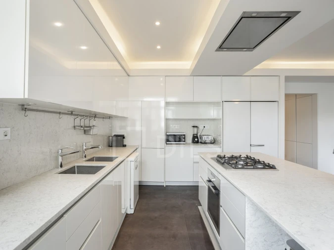 Apartamento T4 para Arrendamento em Avenidas Novas Foto 5