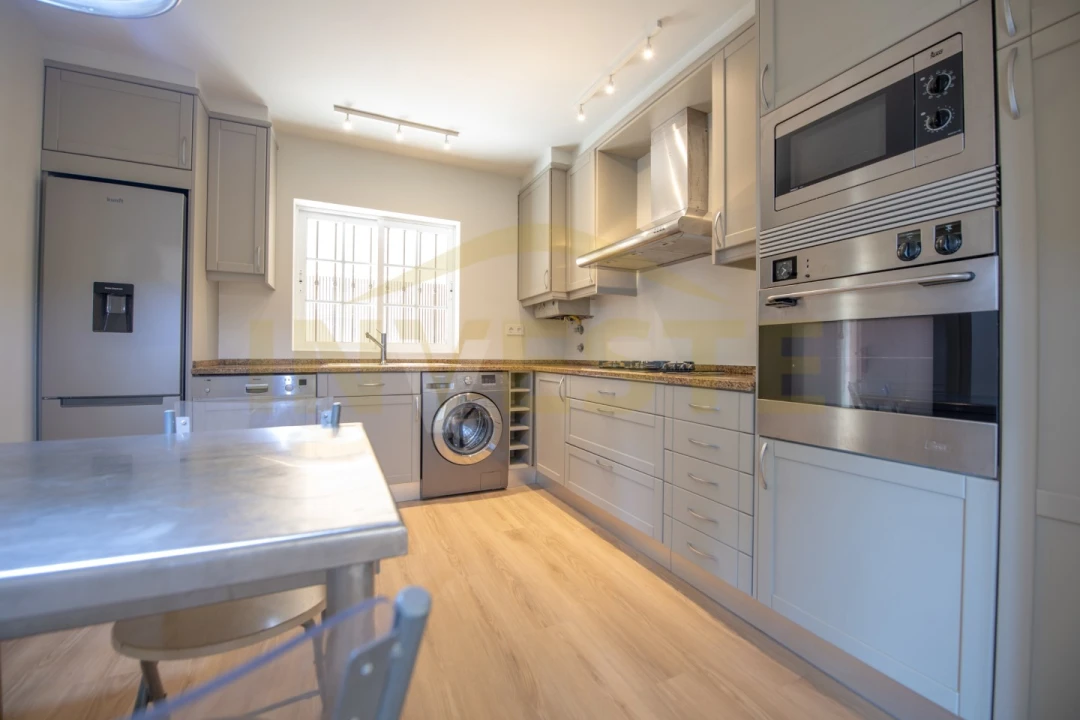 Moradia T3 para Venda em Alcabideche Foto 11