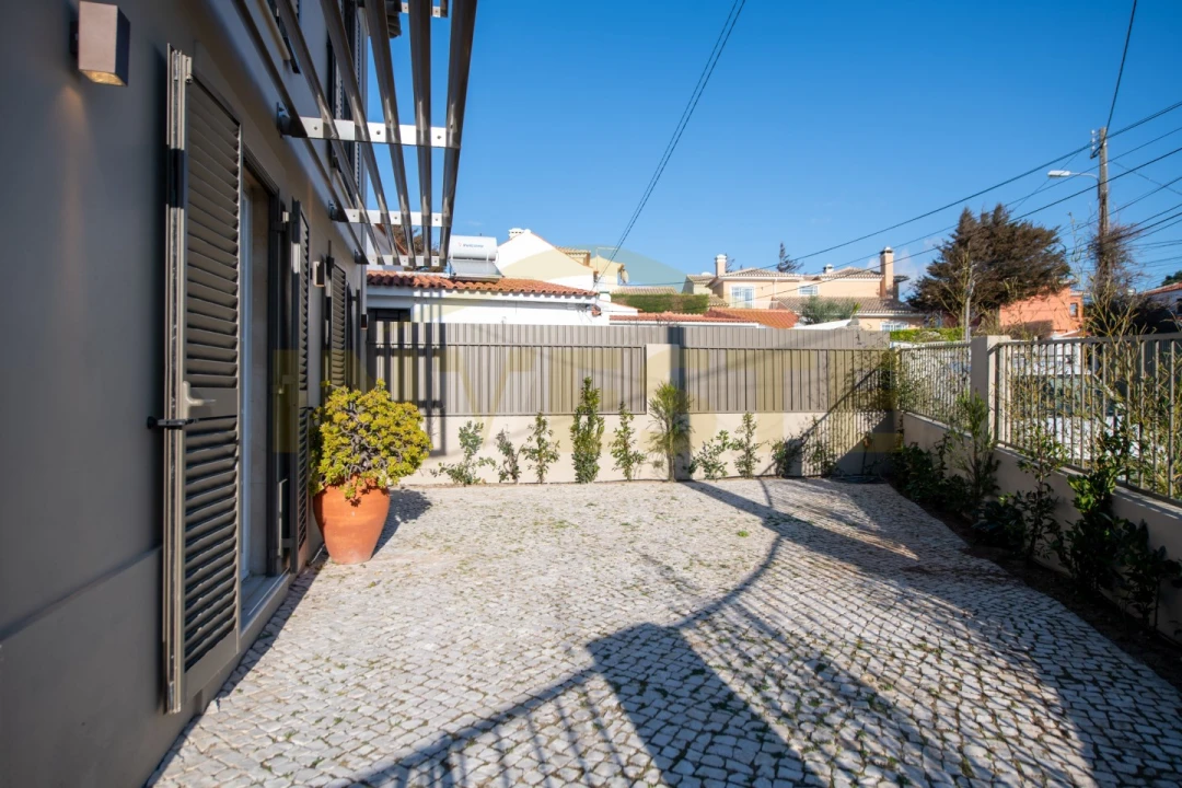 Moradia T3 para Venda em Alcabideche Foto 32