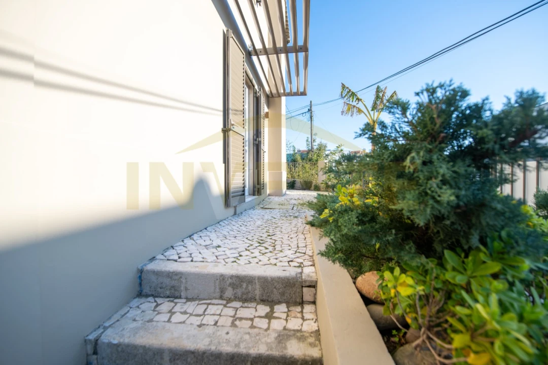 Moradia T3 para Venda em Alcabideche Foto 34