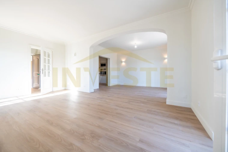 Moradia T3 para Venda em Alcabideche Foto 9