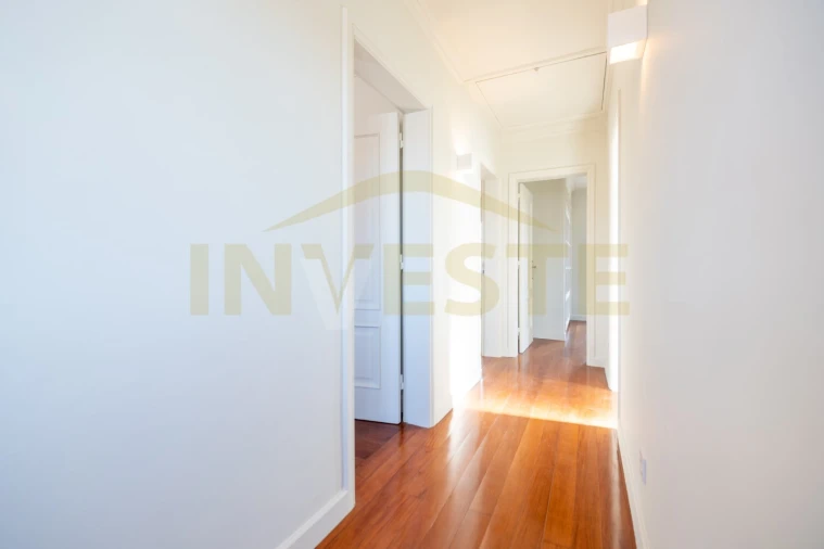 Moradia T3 para Venda em Alcabideche Foto 18