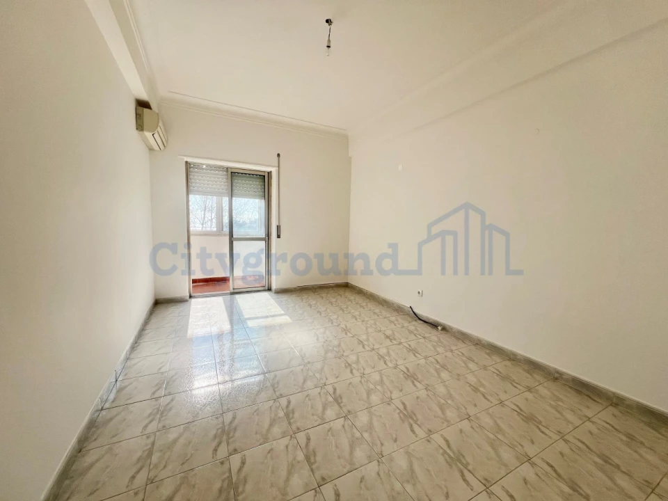 Apartamento T2 para Venda em Póvoa de Santa Iria e Forte da Casa Foto 6