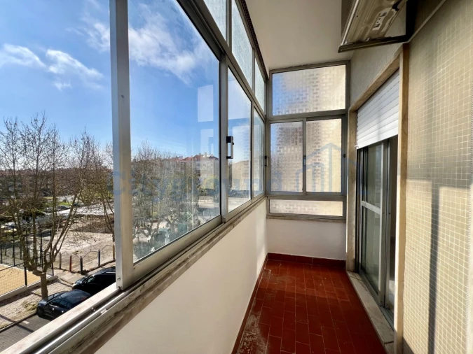 Apartamento T2 para Venda em Póvoa de Santa Iria e Forte da Casa Foto 3