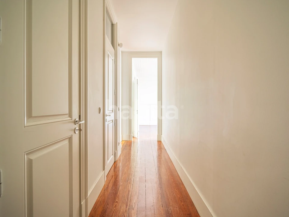 Apartamento T2 para Arrendamento em Santo António Foto 4