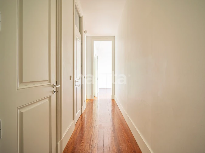 Apartamento T2 para Arrendamento em Santo António Foto 4