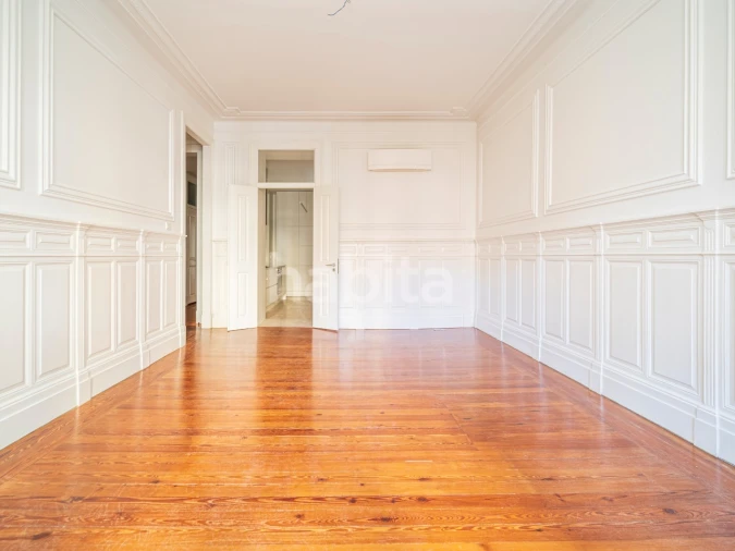 Apartamento T2 para Arrendamento em Santo António Foto 7