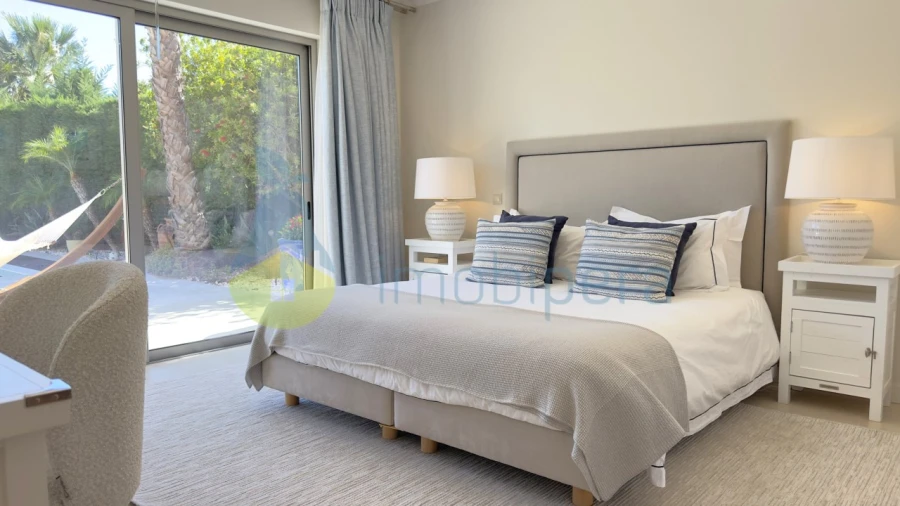 Moradia T4 para Venda em Almancil Foto 14