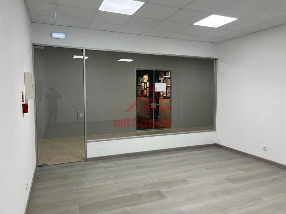 Loja para Arrendamento em Lumiar Foto 4