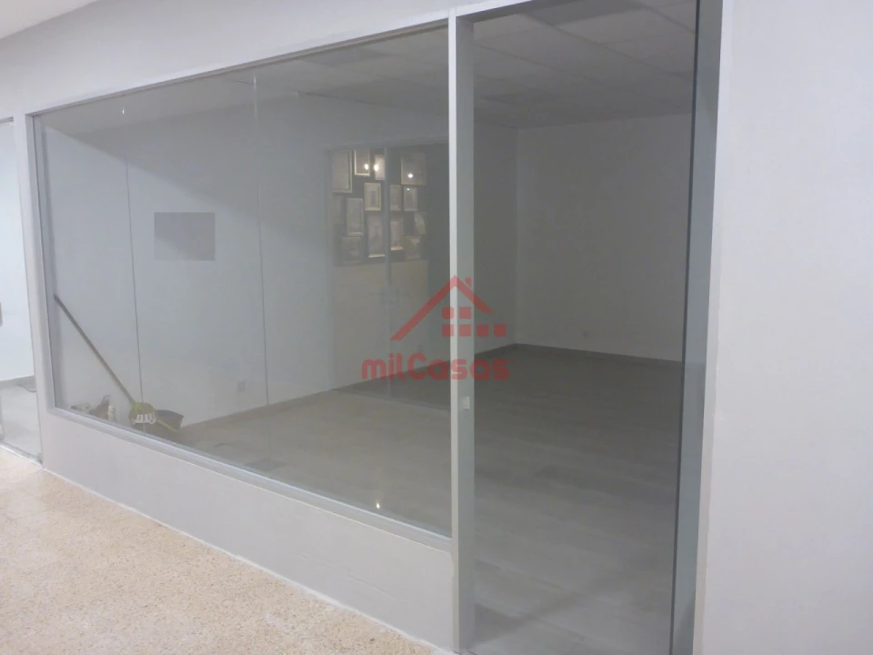 Loja para Arrendamento em Lumiar Foto 6