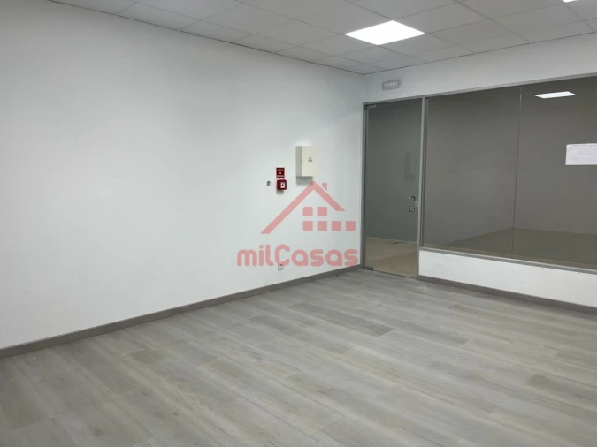 Loja para Arrendamento em Lumiar Foto 8