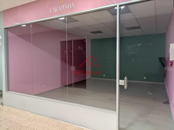 Loja para Arrendamento em Lumiar Foto 1