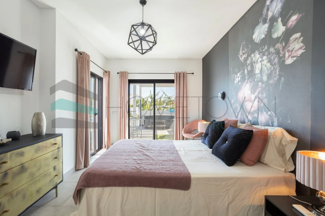 Moradia T3 para Venda em Quelfes Foto 20