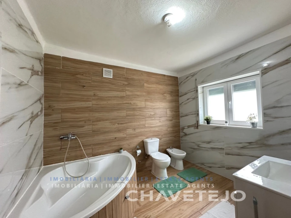 Moradia T5 para Venda em Casais e Alviobeira Foto 18