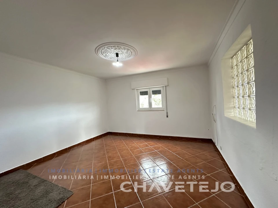 Moradia T5 para Venda em Casais e Alviobeira Foto 23