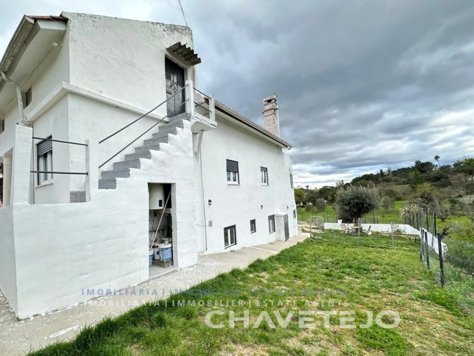 Moradia T5 para Venda em Casais e Alviobeira Foto 3