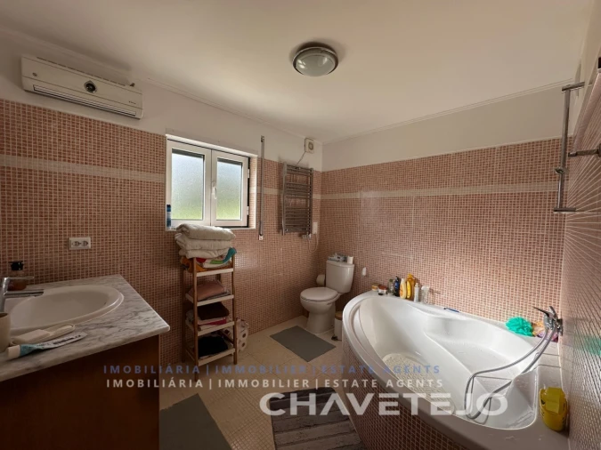 Moradia T5 para Venda em Casais e Alviobeira Foto 16