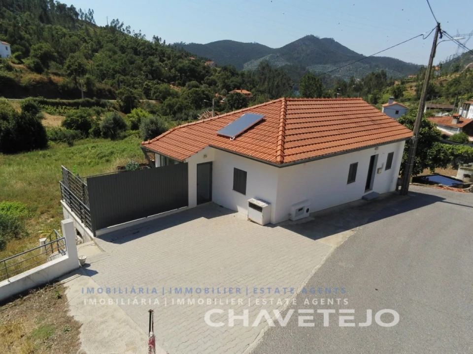 Quinta T3 para Venda em Nossa Senhora do Pranto Foto 1