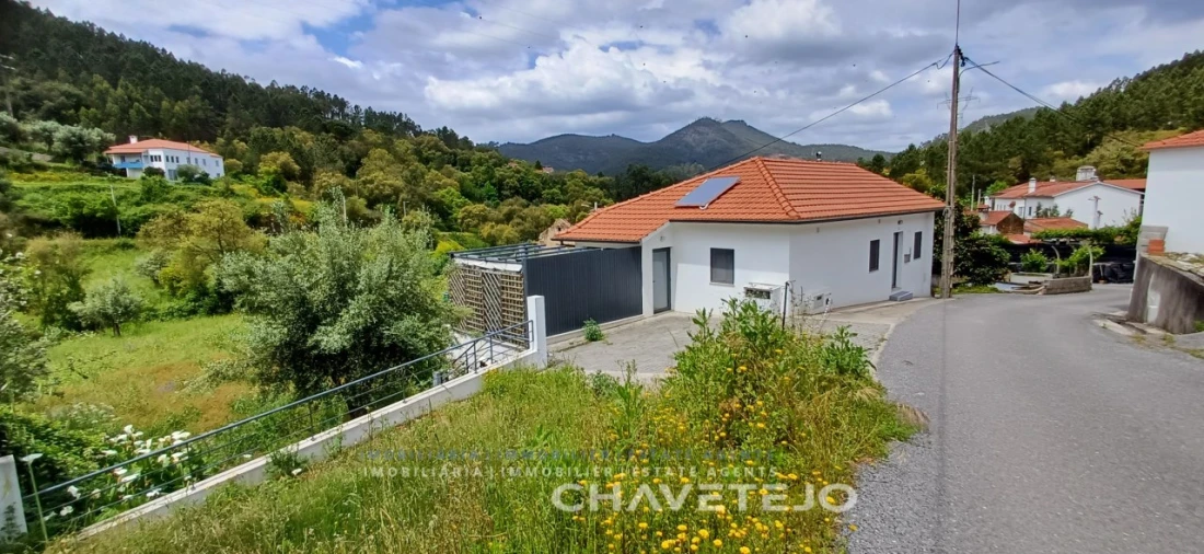 Quinta T3 para Venda em Nossa Senhora do Pranto Foto 2