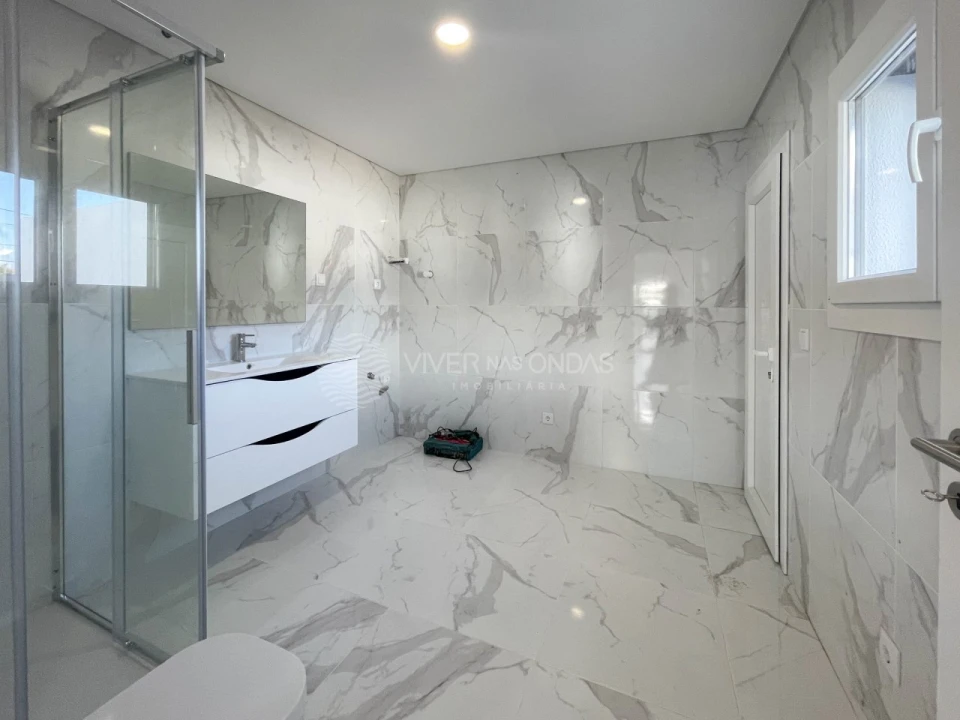 Moradia T4 para Venda em Fernao Ferro Foto 16