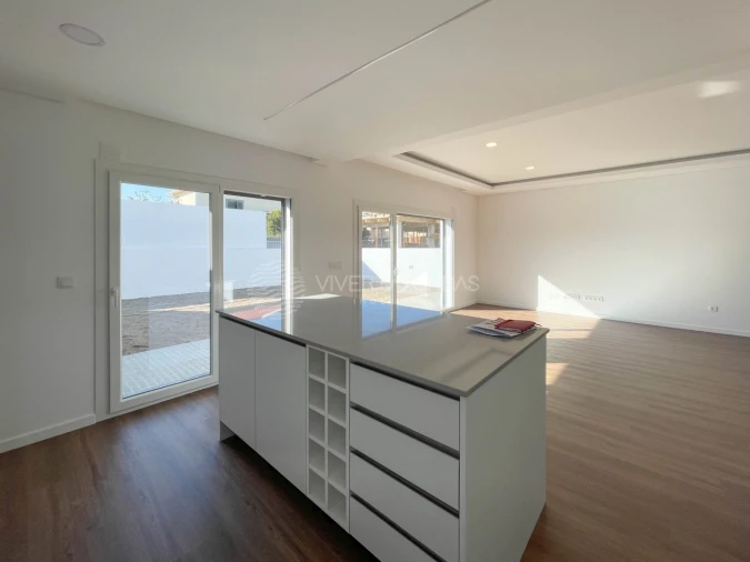 Moradia T4 para Venda em Fernao Ferro Foto 6