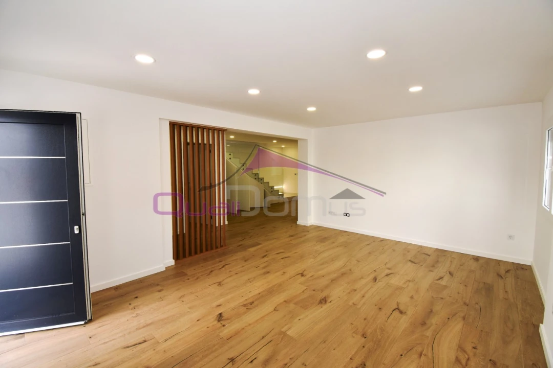 Moradia T4 para Venda em São João Baptista e Santa Maria dos Olivais Foto 2