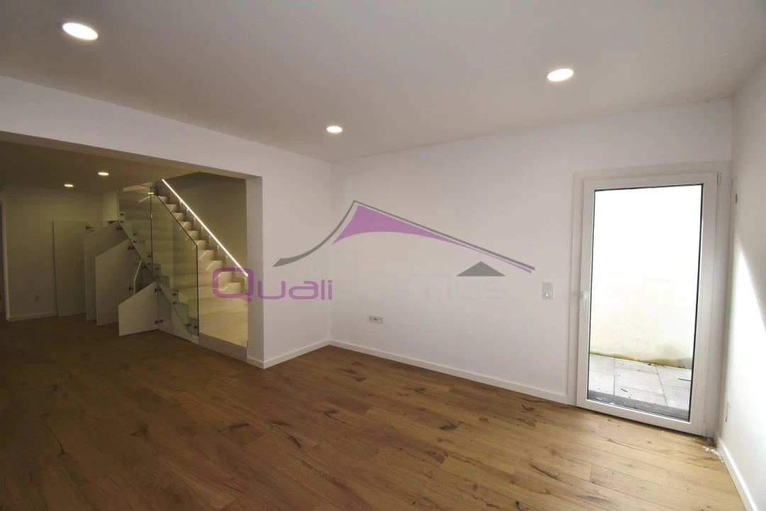 Moradia T4 para Venda em São João Baptista e Santa Maria dos Olivais Foto 4