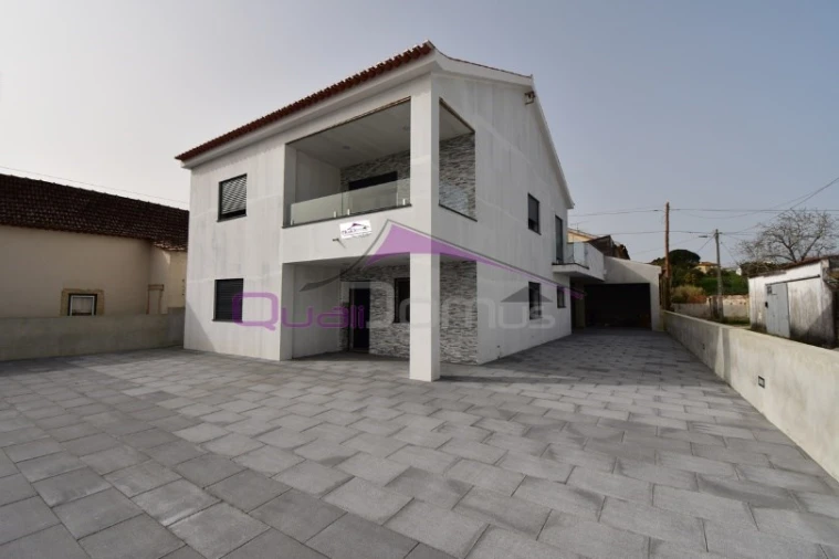 Moradia T4 para Venda em São João Baptista e Santa Maria dos Olivais