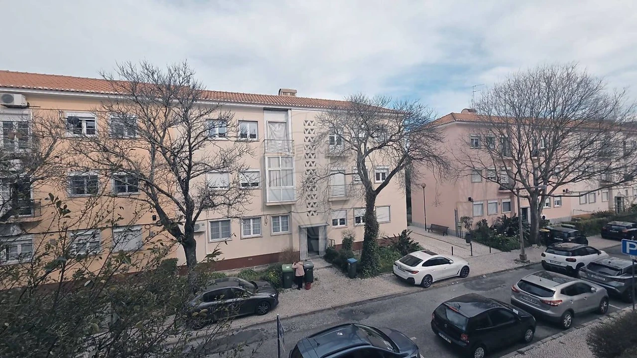 Apartamento T1 para Arrendamento em Alvalade Foto 5