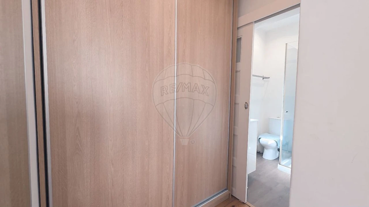 Apartamento T1 para Arrendamento em Alvalade Foto 3