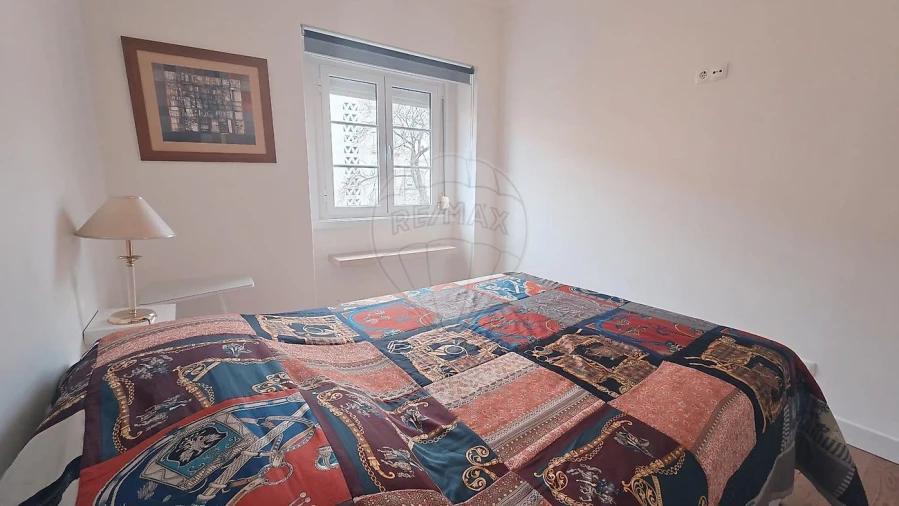 Apartamento T1 para Arrendamento em Alvalade Foto 18