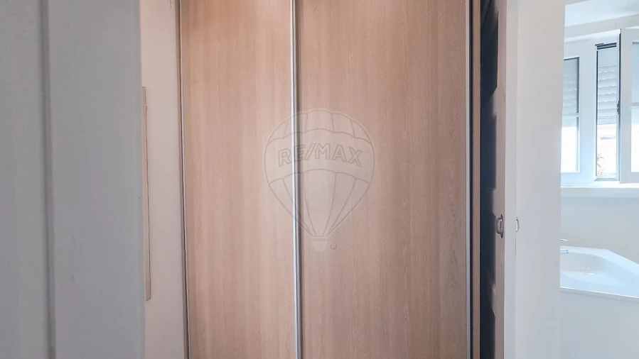 Apartamento T1 para Arrendamento em Alvalade Foto 1