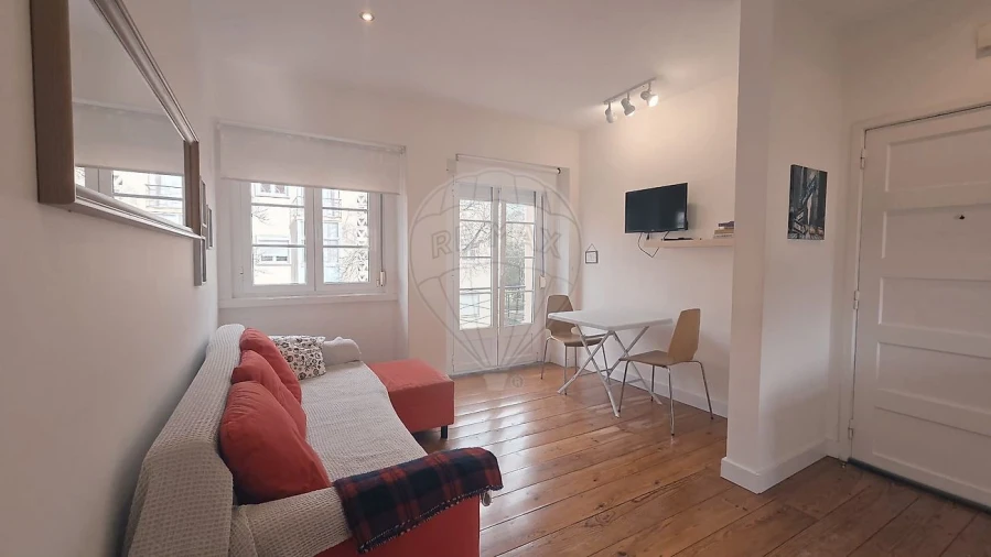 Apartamento T1 para Arrendamento em Alvalade Foto 4